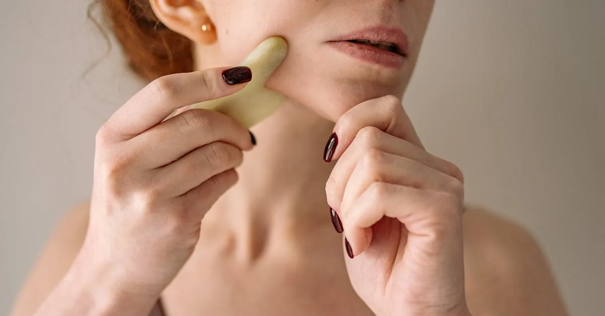 découvrez une routine de soins de nuit efficace pour une peau éclatante au réveil. conseils, étapes essentielles et produits recommandés pour prendre soin de votre visage chaque soir.