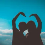 découvrez les clés pour construire des relations épanouissantes et durables, basées sur la communication, la confiance et le respect mutuel.