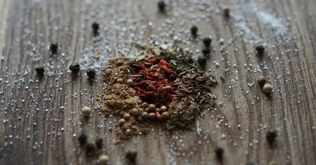 découvrez les épices essentielles qui subliment toutes vos recettes. guide complet pour choisir, utiliser et conserver vos épices favorites en cuisine.