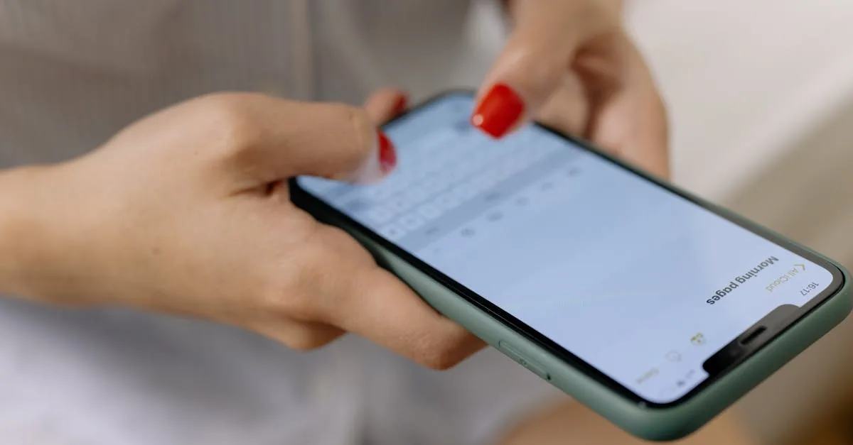 découvrez tout ce qu'il faut savoir sur le sexting, ses pratiques, ses risques et comment communiquer en toute sécurité et respect.