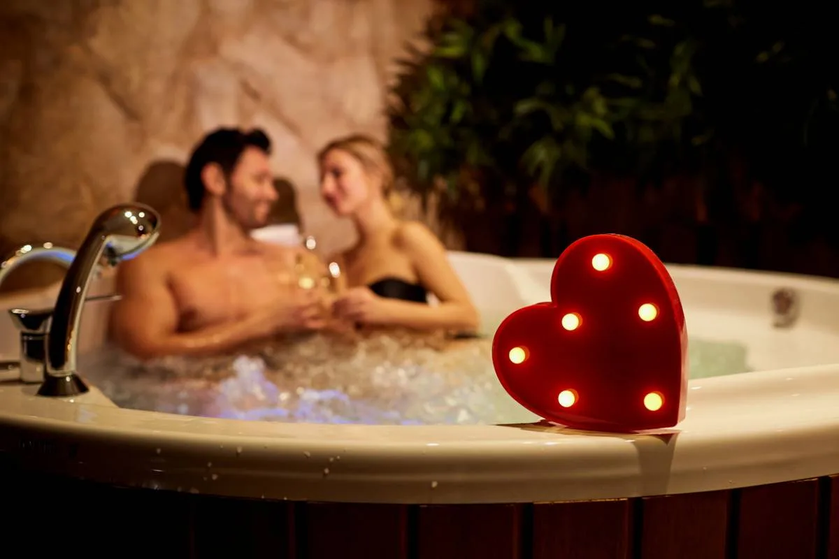 Jacuzzi privatif à Valenciennes : une nuit sous les étoiles en amoureux