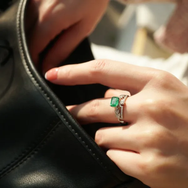 Comment choisir une bague de fiançailles originale grâce à l’émeraude ?