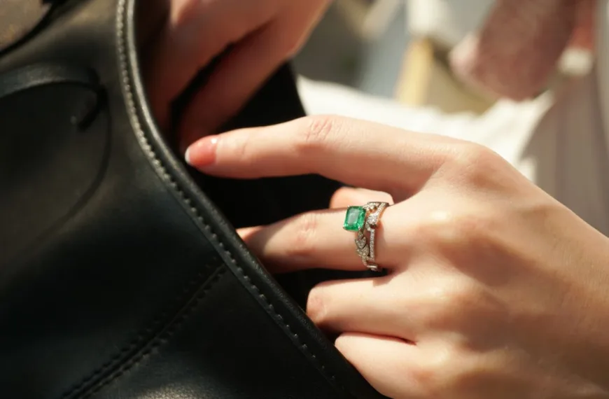 Comment choisir une bague de fiançailles originale grâce à l’émeraude ?