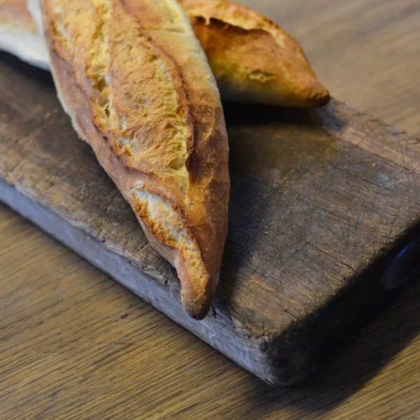 Poids d’une baguette traditionnelle : combien pèse une baguette en boulangerie ?