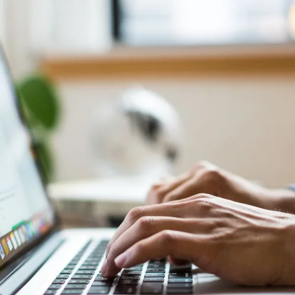 Clic Connect : Nouvelles de l’IA, Outils Numériques et Astuces pour la Productivité Digitale