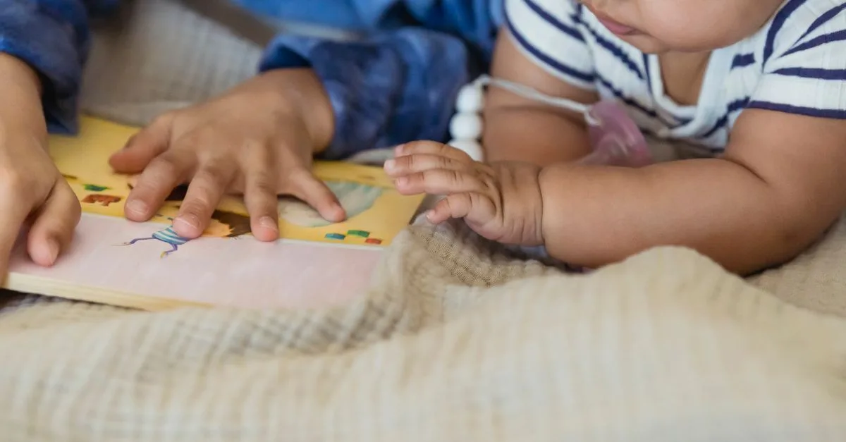 découvrez l'importance de l'alphabétisation précoce pour le développement des compétences en lecture et écriture chez les jeunes enfants.