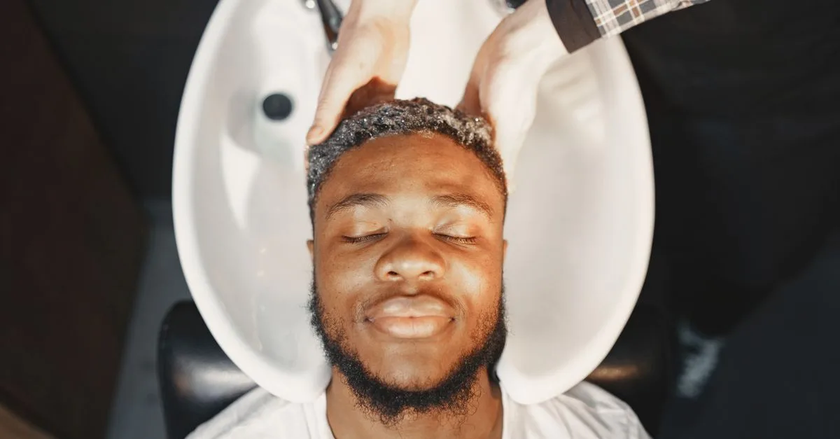 découvrez nos conseils et produits essentiels pour des soins capillaires efficaces et adaptés à tous types de cheveux.