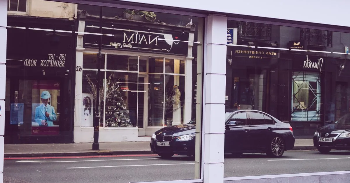 découvrez notre sélection de shops pour toutes vos envies : mode, accessoires, produits de beauté et bien plus encore. trouvez facilement ce dont vous avez besoin près de chez vous.