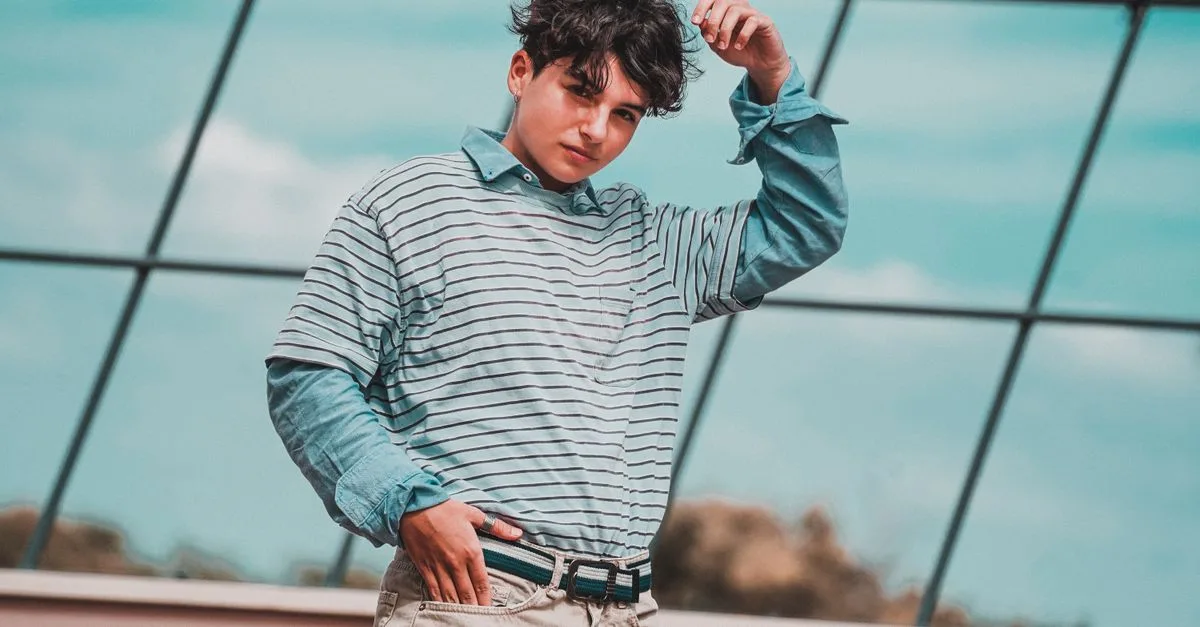 adoptez la chemise oversize bleu ciel : idées de tenues légères et tendance pour un look décontracté, élégant et facile à porter.