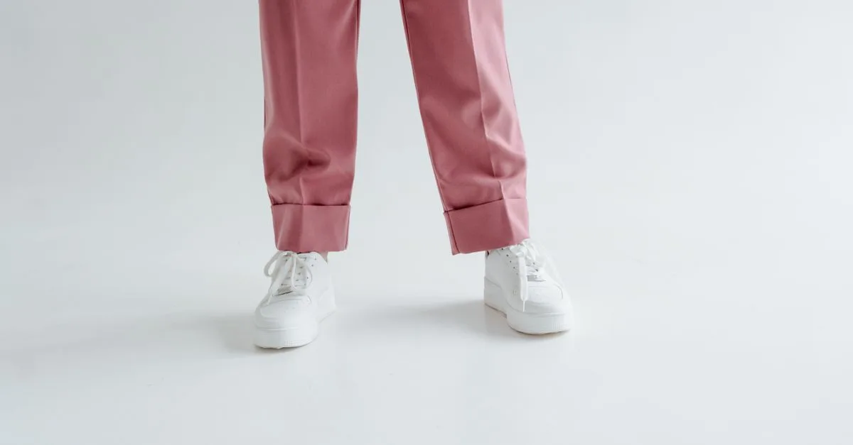 découvrez quelles chaussures porter avec un pantalon barrel pour femme : baskets, mocassins, bottines et talons pour équilibrer votre silhouette avec style.