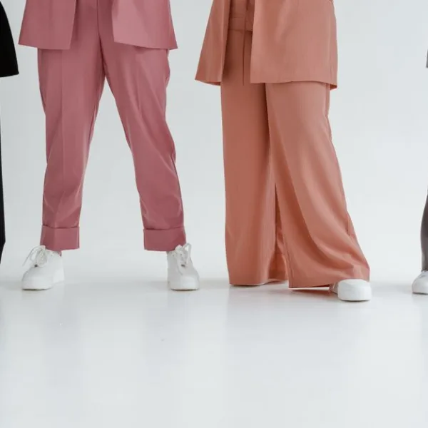 Pantalon en velours côtelé femme : comment le porter avec un blazer ?